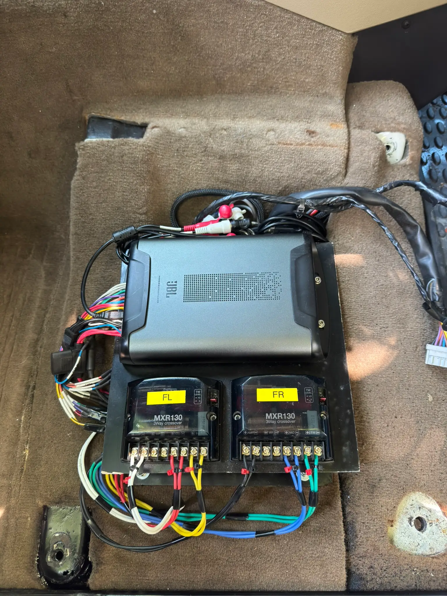 interior-amplifier-under-drivers-seat