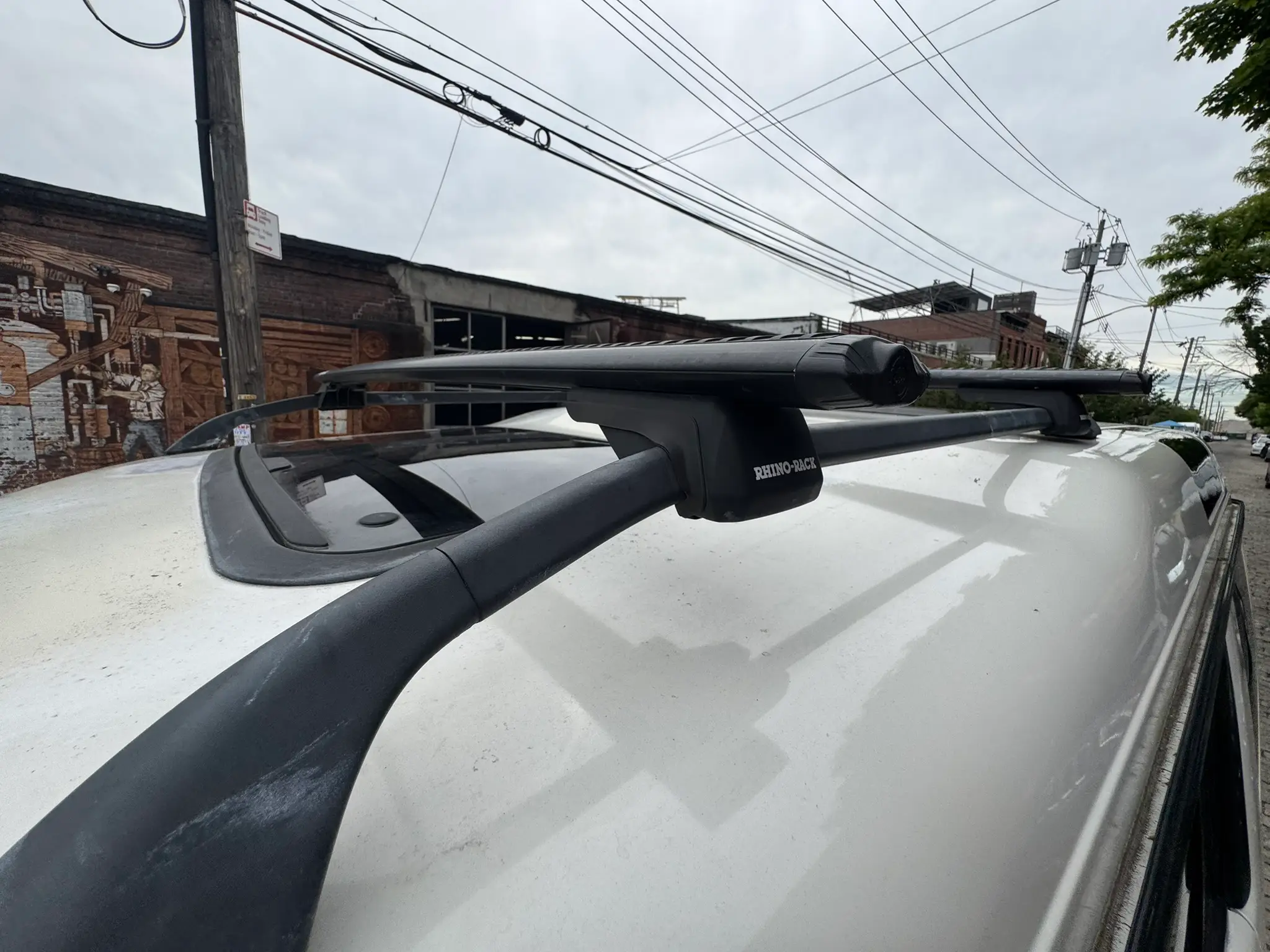 roof-rack-showing-rhino-rack-crossbars